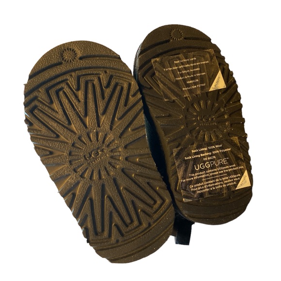 UGGS Bailey Bow boots - Toddler size 6 - Picture 9 of 10